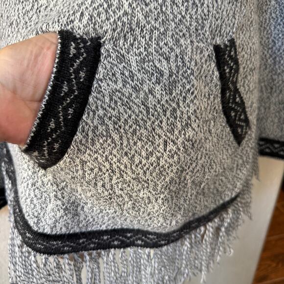 Alpaca Imports Boho Gray Handmade in Peru Knit Sweater Hoodie Small Fringe EUC - Picture 5 of 12